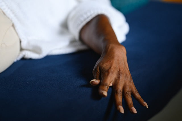 Waarom je soms kramp krijgt tijdens verbonden ademhaling