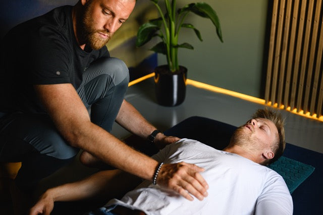 Bewust verbonden ademhalen: De vergeten kunst die lichaam en geest transformeert